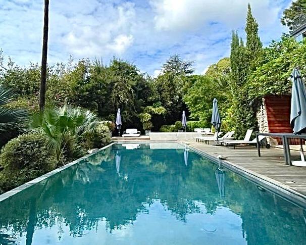 Villa - 600 m² - 15 pièces