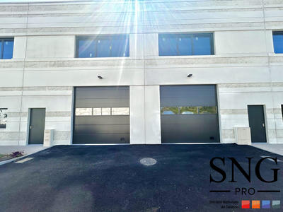 Entrepôt - 4 676 m²