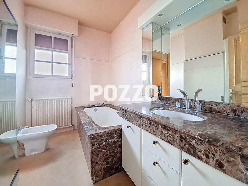 Maison - 180 m² - 8 pièces
