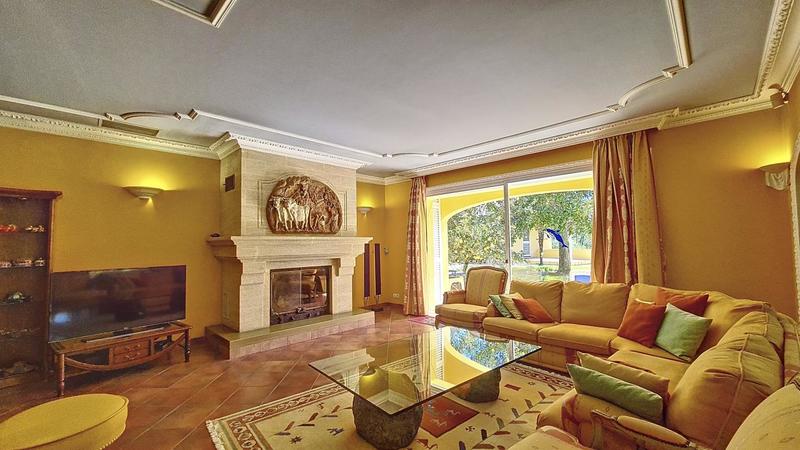 Propriété - 420 m² - 9 pièces