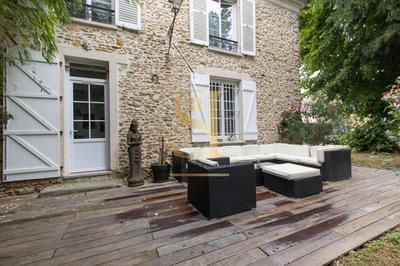 Maison - 250 m² - 7 pièces