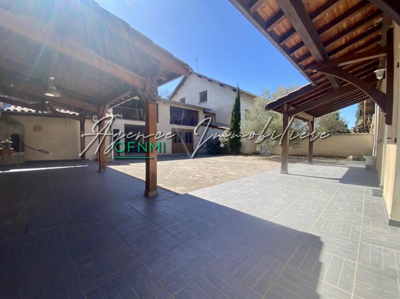 Maison - 365 m² - 5 pièces