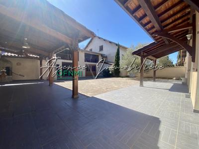 Maison - 365 m² - 5 pièces