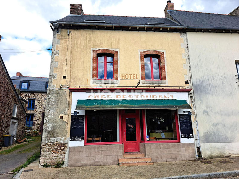 Maison - 300 m² - 8 pièces