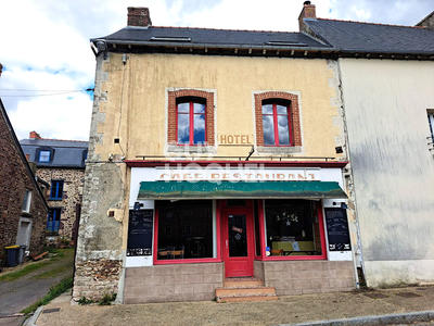 Maison - 300 m² - 8 pièces