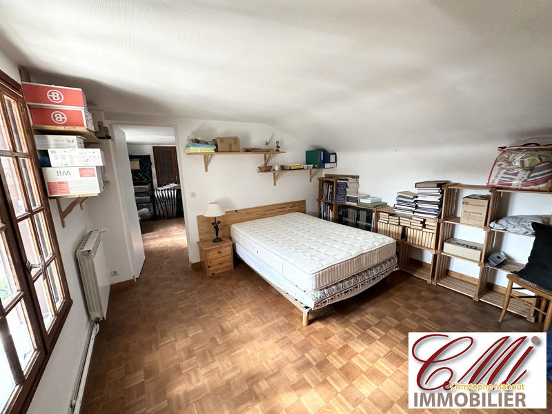 Maison - 220 m² - 9 pièces