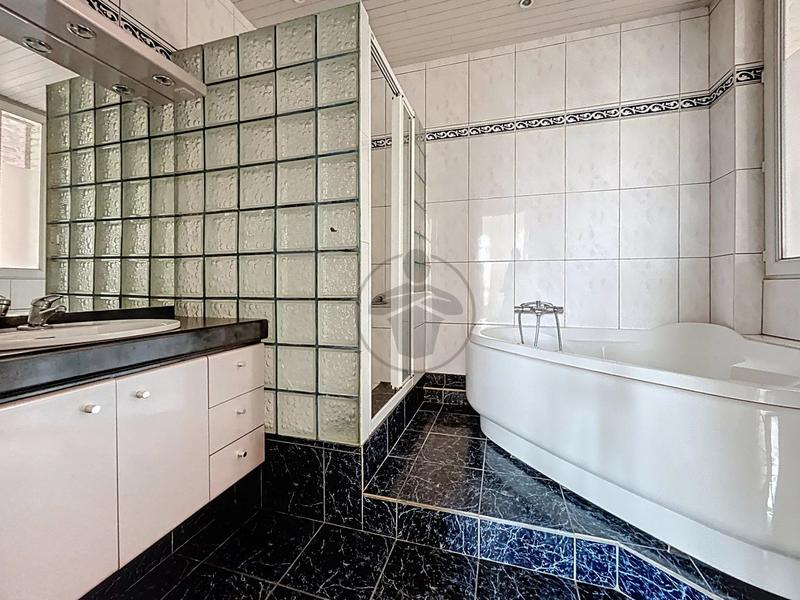 Appartement - 125 m² - 5 pièces