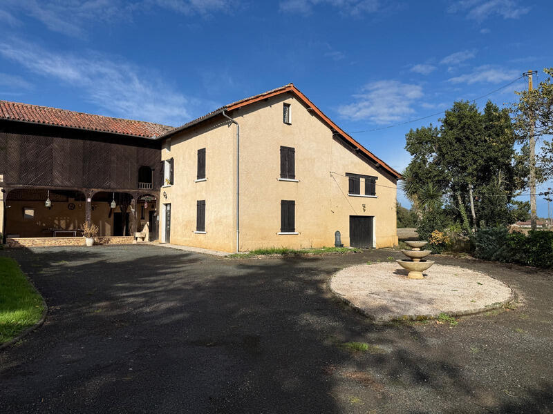 Maison - 250 m² - 5 pièces