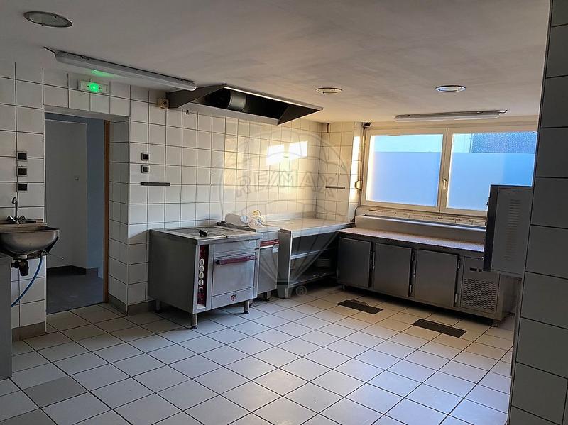 Local commercial - 200 m² - 5 pièces