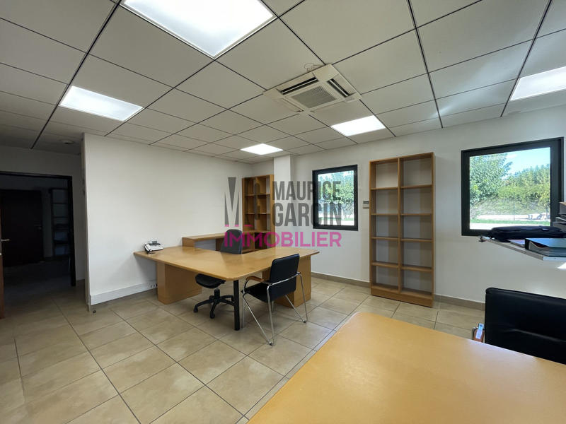 Local d'activités - 900 m²