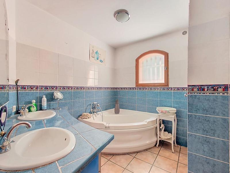 Maison - 210 m² - 6 pièces