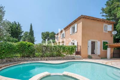 Maison - 215 m² - 5 pièces