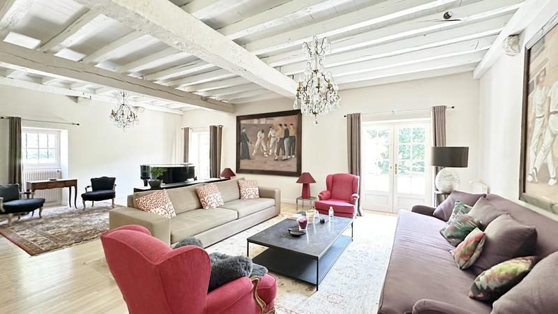 Maison - 450 m² - 12 pièces