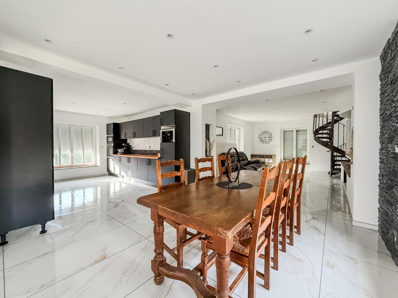 Maison - 175 m² - 7 pièces