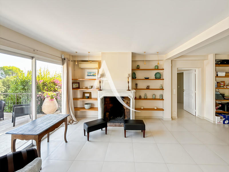 Maison - 295 m² - 10 pièces