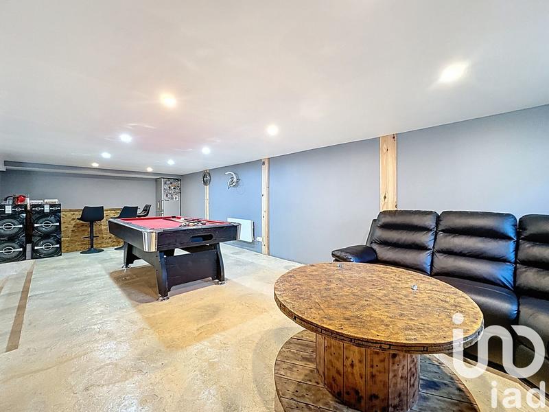 Maison - 222 m² - 8 pièces