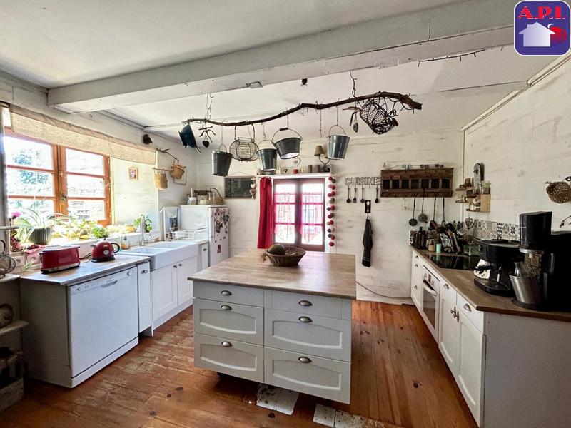 Maison - 228 m² - 8 pièces