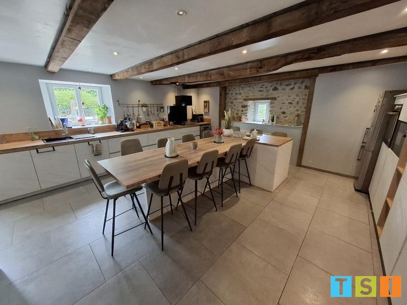 Maison - 264 m² - 8 pièces