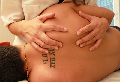 Ostéopathe Julie Bessalam