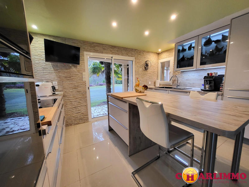 Maison traditionnelle - 208 m² - 5 pièces