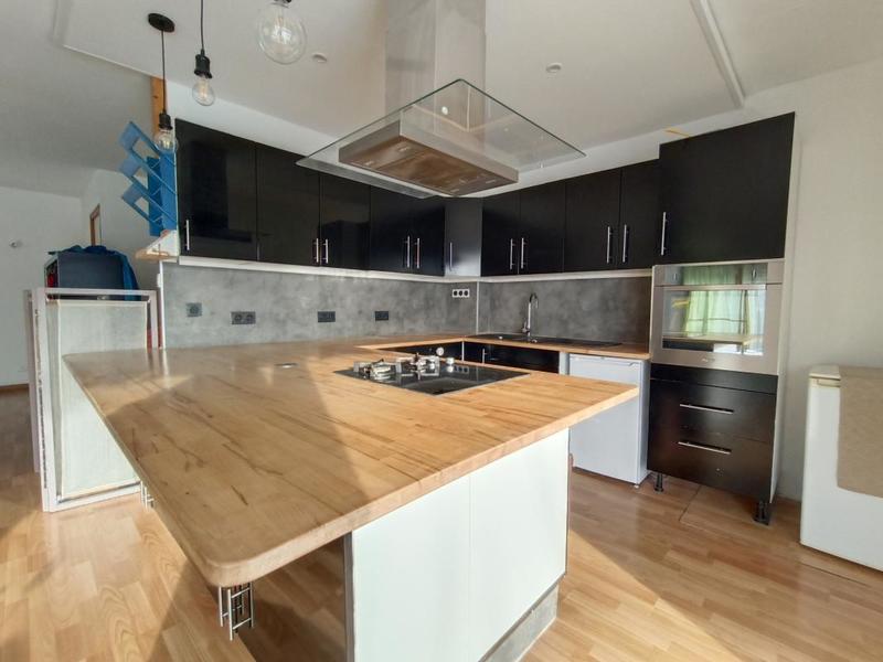 Maison - 96 m² - 5 pièces