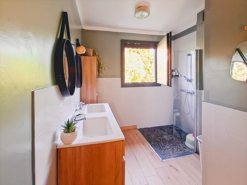 Maison - 301 m² - 10 pièces