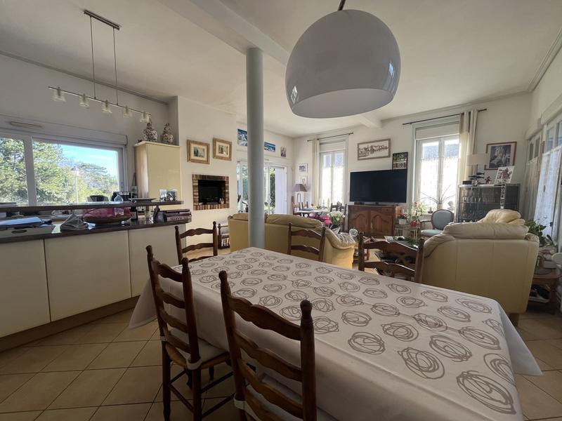 Maison traditionnelle - 166 m² - 6 pièces