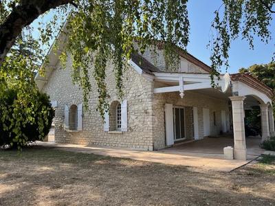 Maison - 250 m² - 6 pièces