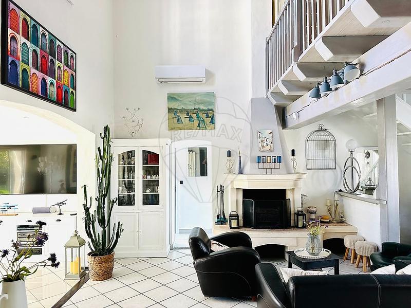 Villa - 216 m² - 8 pièces