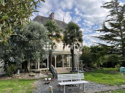 Maison - 302 m² - 8 pièces