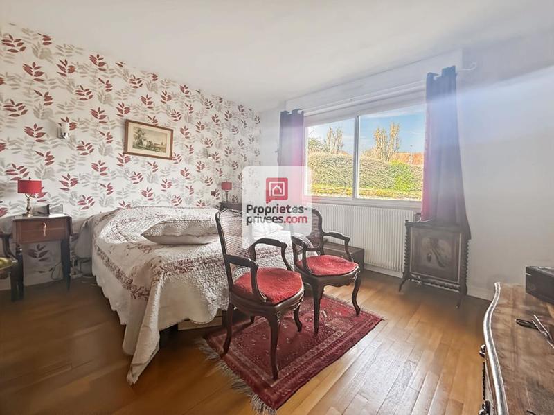 Maison - 2 040 m² - 10 pièces