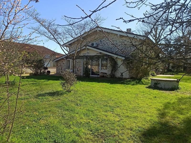 Maison traditionnelle - 262 m² - 8 pièces