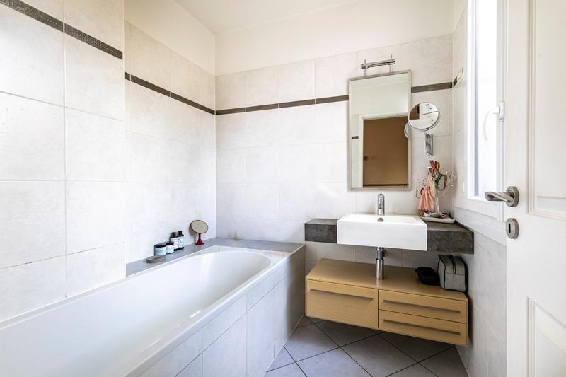 Maison - 201 m² - 7 pièces