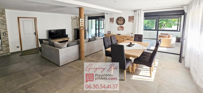 Maison - 270 m² - 9 pièces