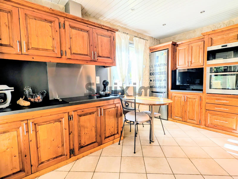 Maison - 249 m² - 8 pièces