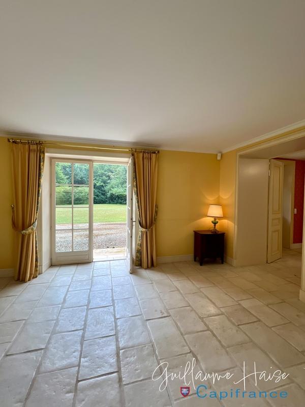 Propriété - 248 m² - 6 pièces