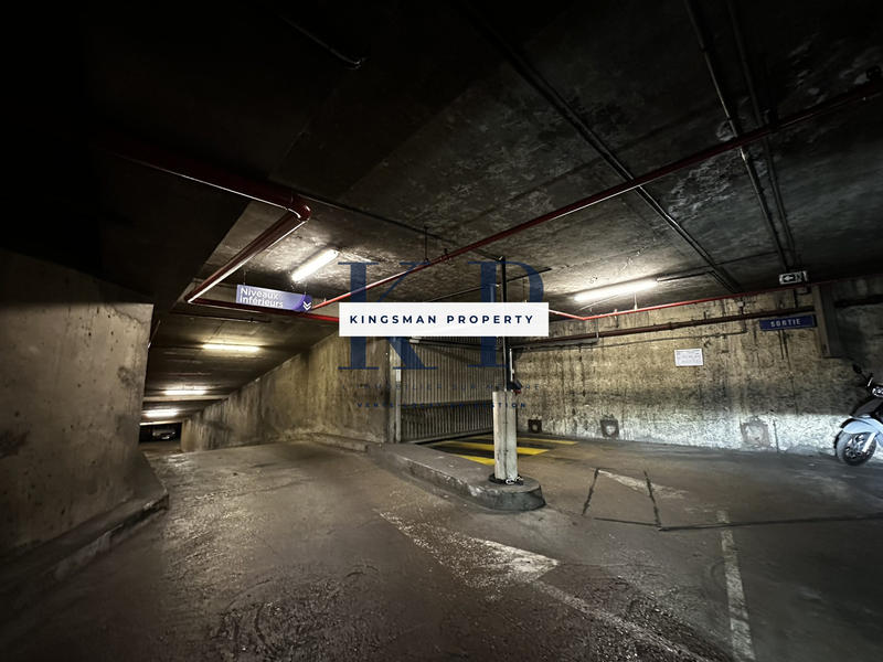 Parking / Garage - 11 m²