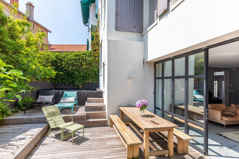 Maison - 257 m² - 7 pièces