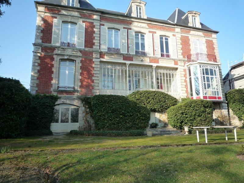 Demeure - 750 m² - 25 pièces