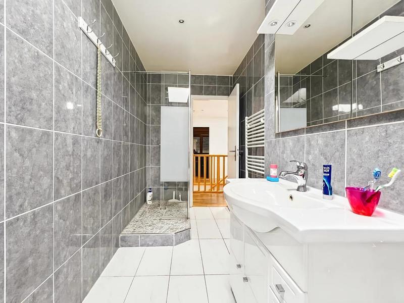 Maison - 143 m² - 6 pièces