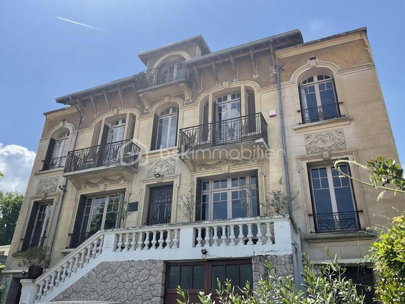 Maison de maîtres - 480 m² - 9 pièces