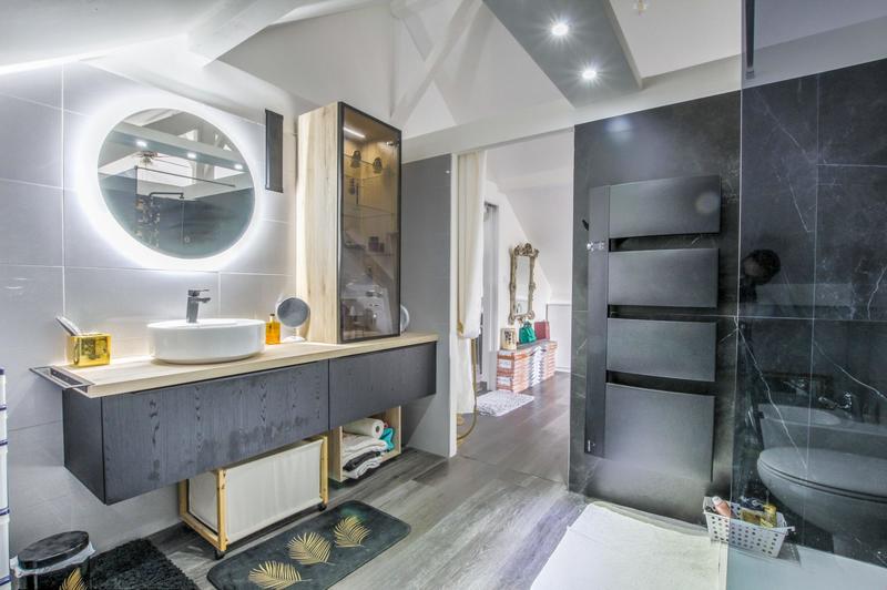 Maison - 204 m² - 5 pièces