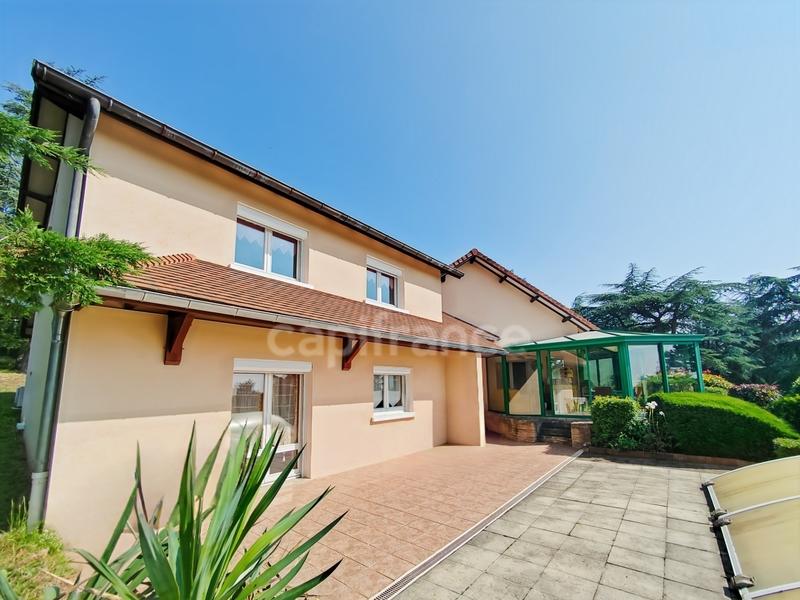 Maison - 201 m² - 7 pièces