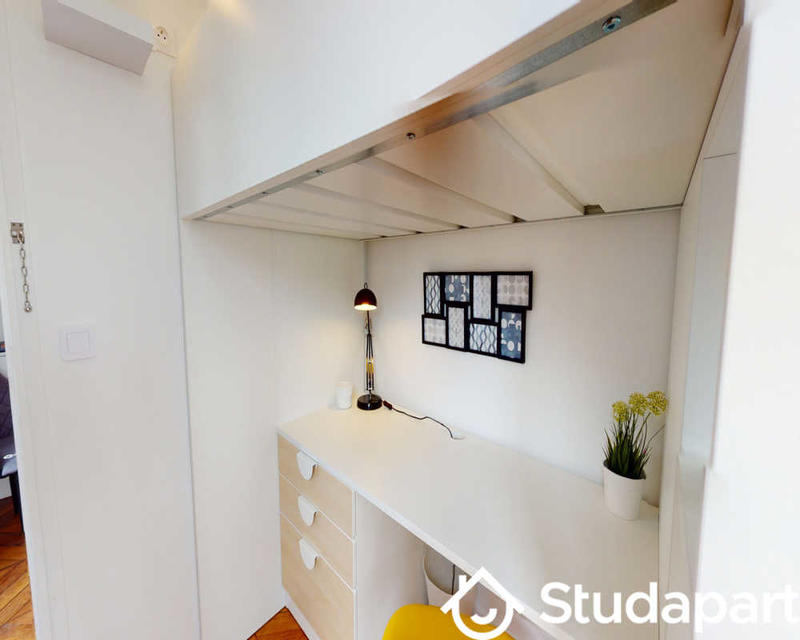 Chambre - 130 m² - 1 pièce