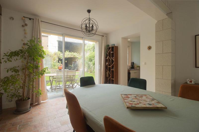 Maison - 235 m² - 10 pièces