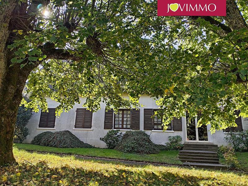 Maison - 305 m² - 10 pièces