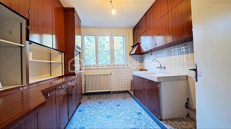 Maison - 230 m² - 10 pièces