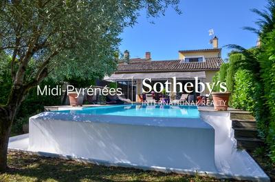 Maison de ville - 375 m² - 9 pièces