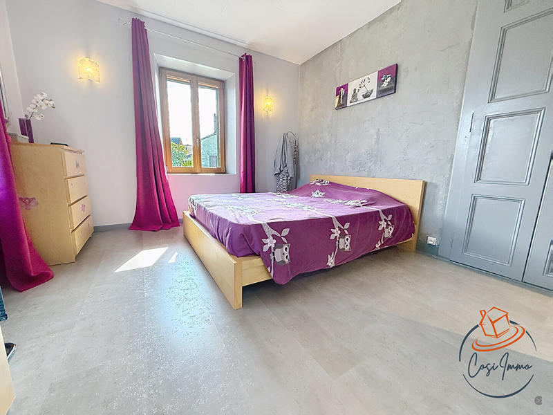 Maison - 240 m² - 7 pièces