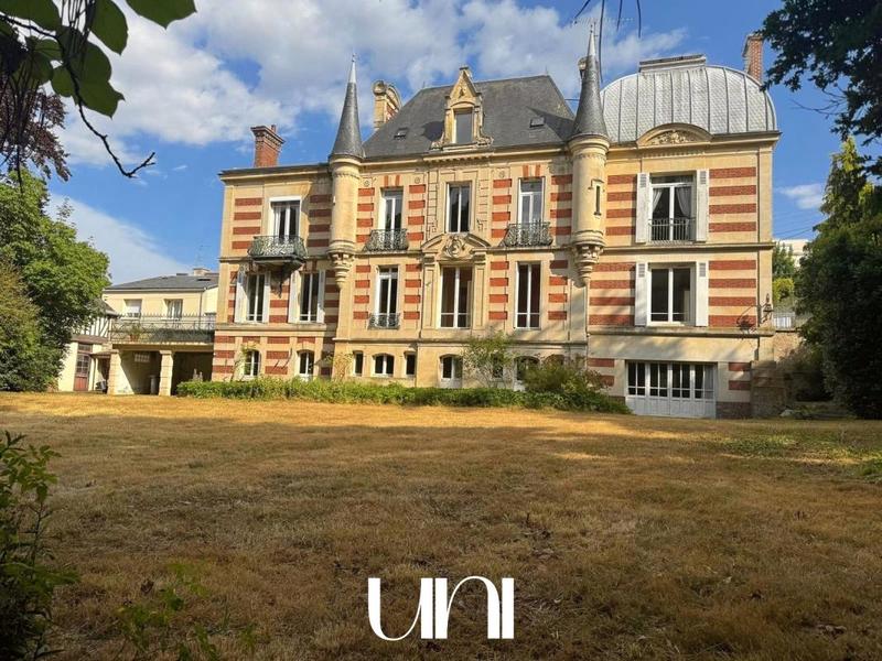 Maison - 427 m² - 14 pièces